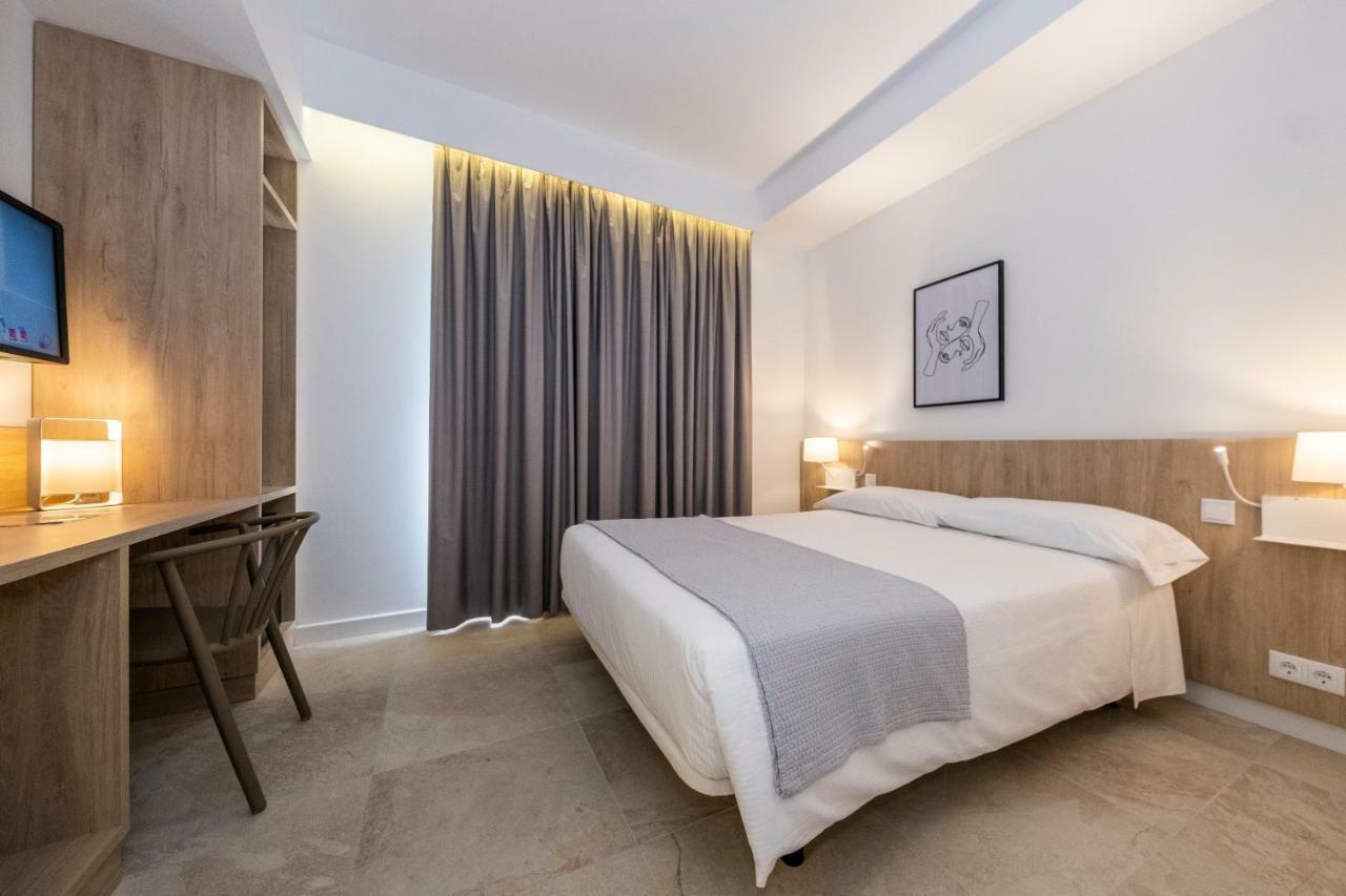Hotel Victori Es Castell  Eksteriør billede